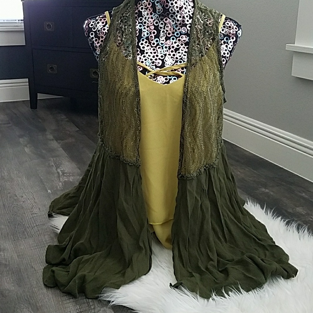 Cardigan sleeveless crochet top